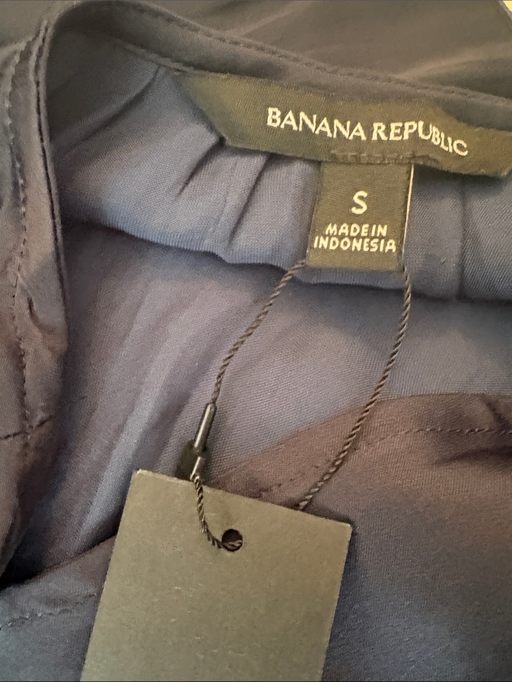 NWT Banana Republic Navy Ruffle Sleeve V-Neck Top Sz. S - Picture 3 of 4